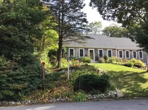 35 Remington Ln, Plymouth, MA 02360