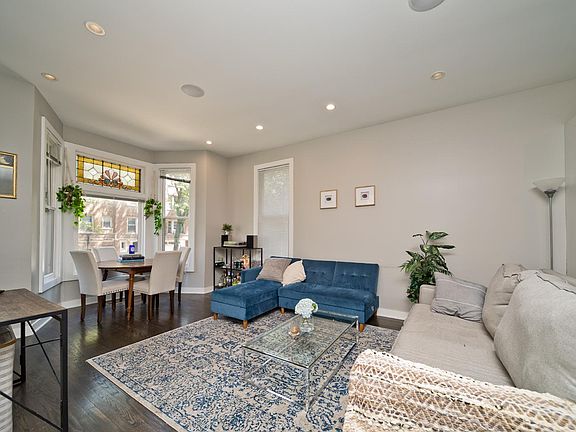 2nd image of 1061 W Cornelia Ave APT 1F