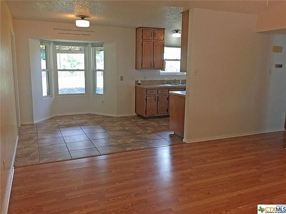 3rd image of 3415 Crown Dr