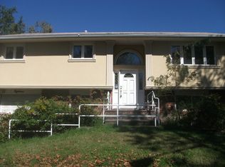 18 Karen Pl, Commack, NY 11725