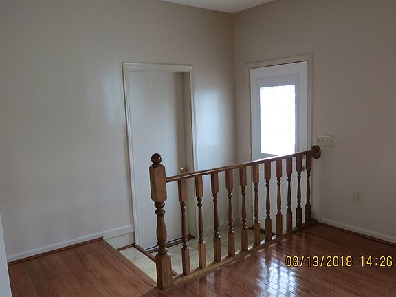 4th image of 133 W Russ Ave