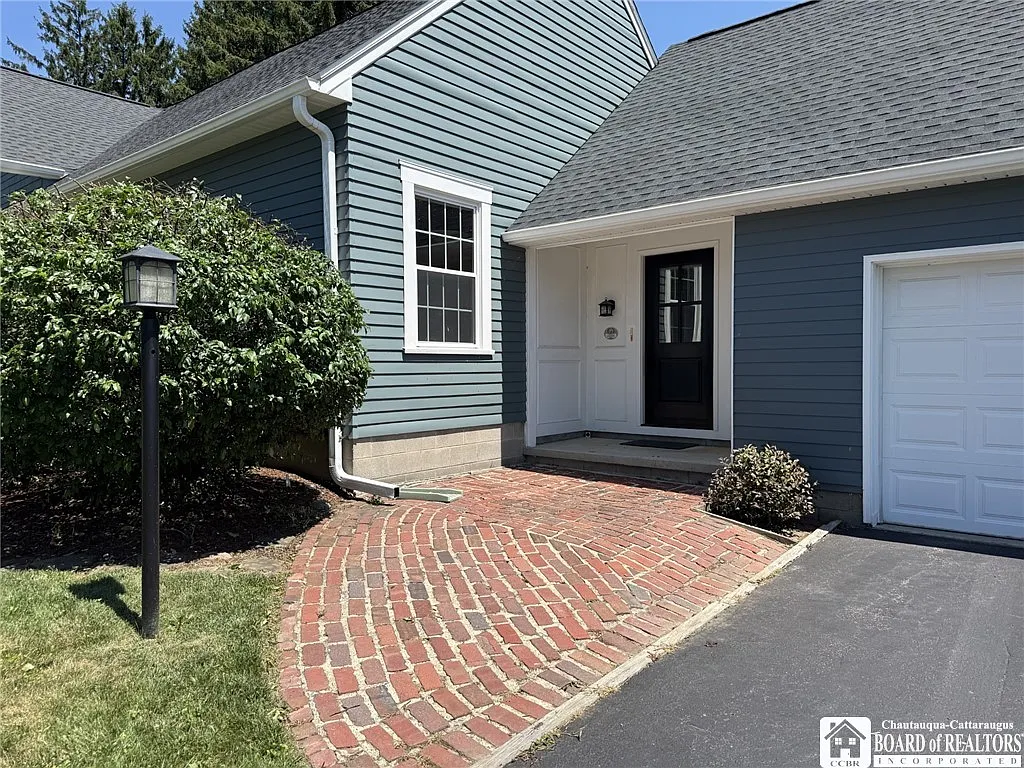 4 bed, 3.0 bath, 2619 sqft, $3,250 — Photo 3
