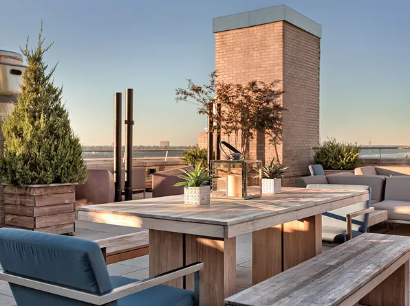 666 West End Avenue image 13 of 14