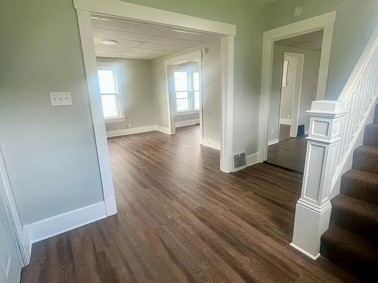 1621 Ohio Ave NE — Photo 2