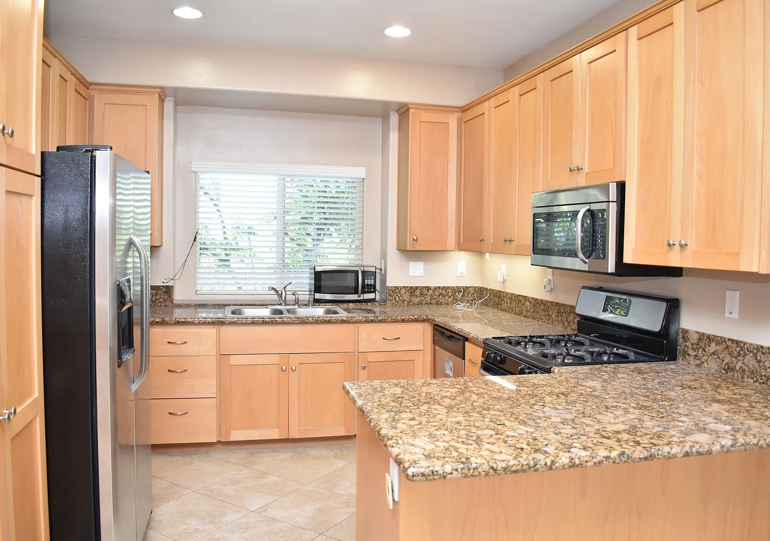 3 bd 2 ba, House With Lots of Space in El Cajon — Photo 3