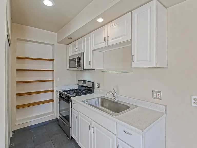 4541 W 172nd St #2 — Photo 34
