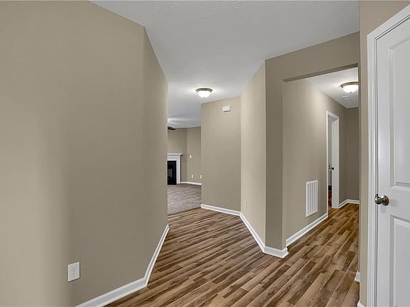 2nd image of 640 Sawtooth St