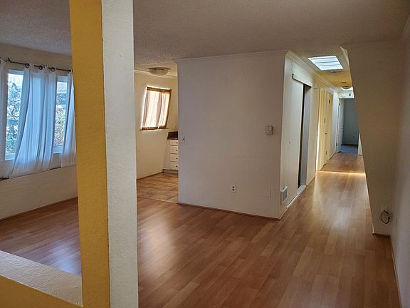 4th image of 2105 1/2 10th Ave W #1