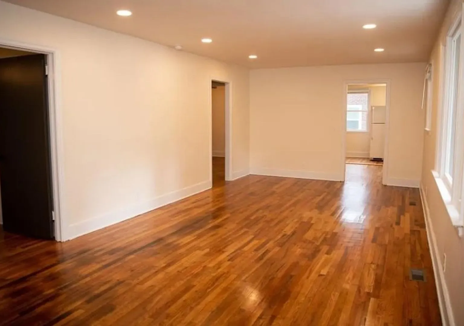 1420 S Kilbourne Rd — Photo 2