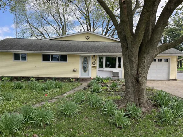 506 Parkside Dr, Sycamore, IL 60178