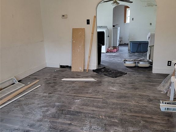 5th image of 164 N 1st St
