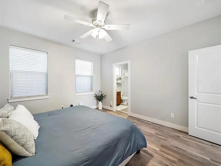 5535 Darling St — Photo 5