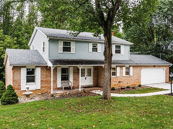 2nd image of 11 Ashwood Dr