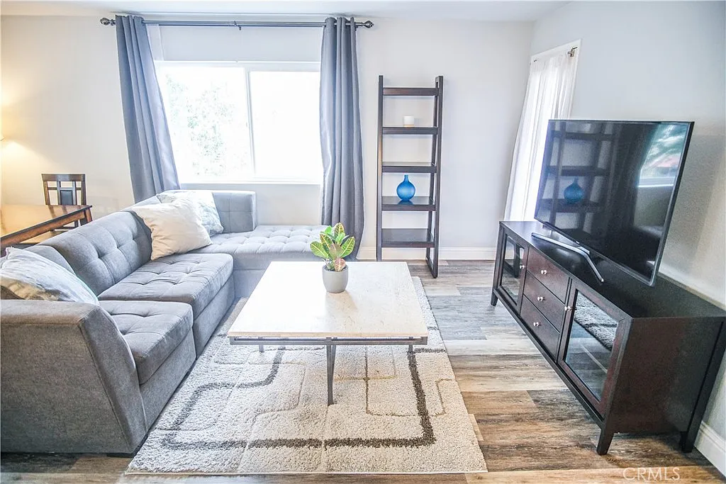 1 bed, 704 sqft, $2,900 — Photo 1
