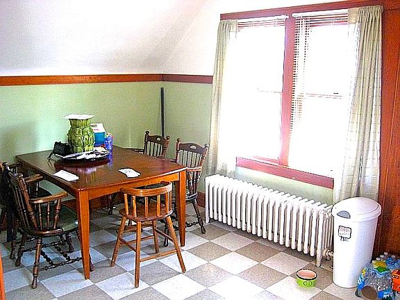 Eat-In Kitchen