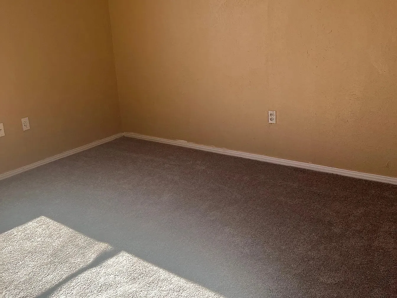 3 bed, 996 sqft, $1,000 — Photo 2
