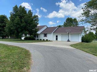 1142 Cardinal Rd, De Soto, IL 62901