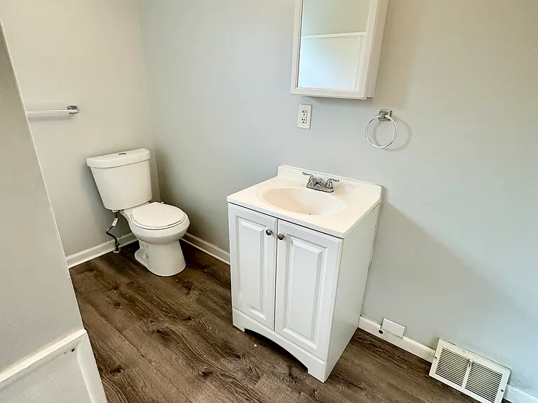 517 E Railroad Ave #2 — Photo 14