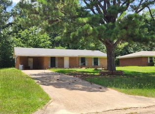 256 Pineview Dr, Hazlehurst, MS 39083