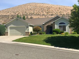 240 Bear Dr, Richland, WA 99352