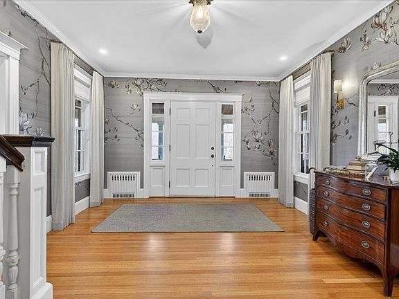 2nd image of 54 Lincoln St
