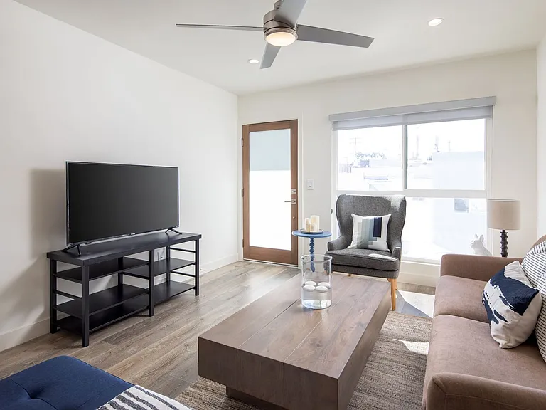 Sierra Street TIC (321 El Segundo/Palm LLC) — Photo 8