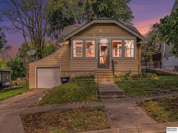 4552 Charles St, Omaha, NE 68132