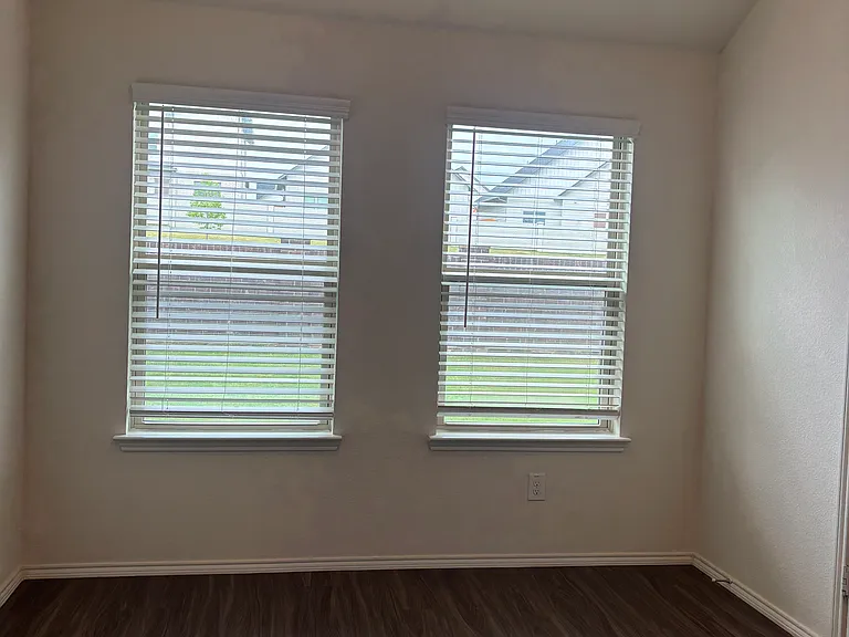 2065 Alamandine Ave — Photo 9