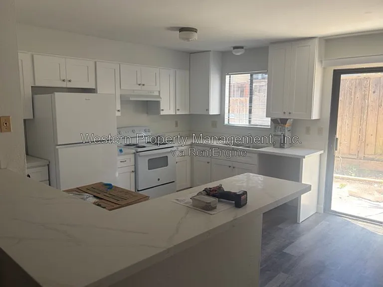 2870 Park Ave #C — Photo 2