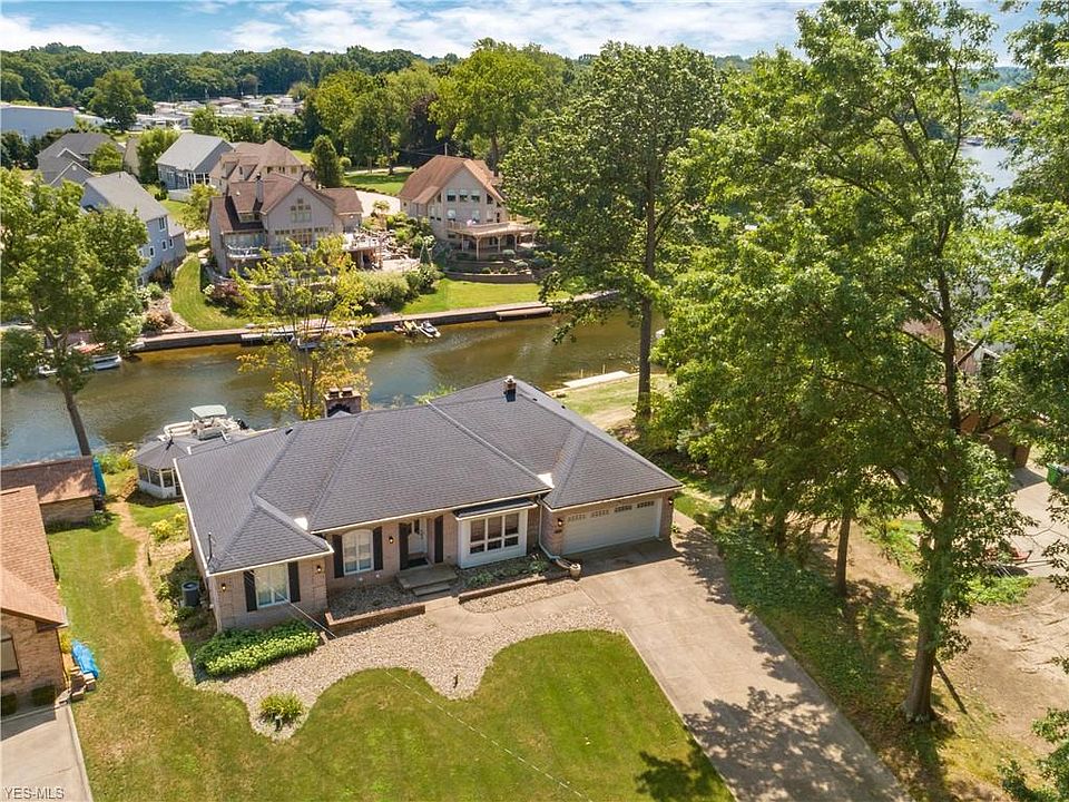 1st image of 108 Lake Front Dr