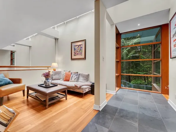 118 Stevens Dr, West Vancouver, BC V7S 1C4