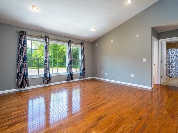 4th image of 122 Mustang Valley Ln
