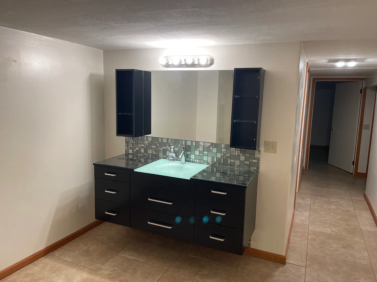 5 bed, 2500 sqft, $2,800 — Photo 4