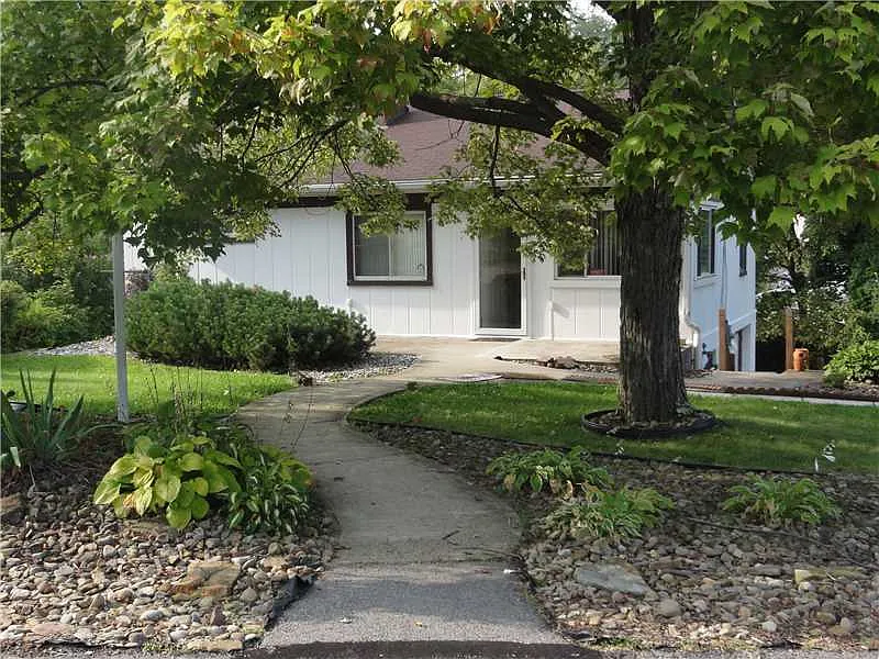 1082 Starr Rd photo 1