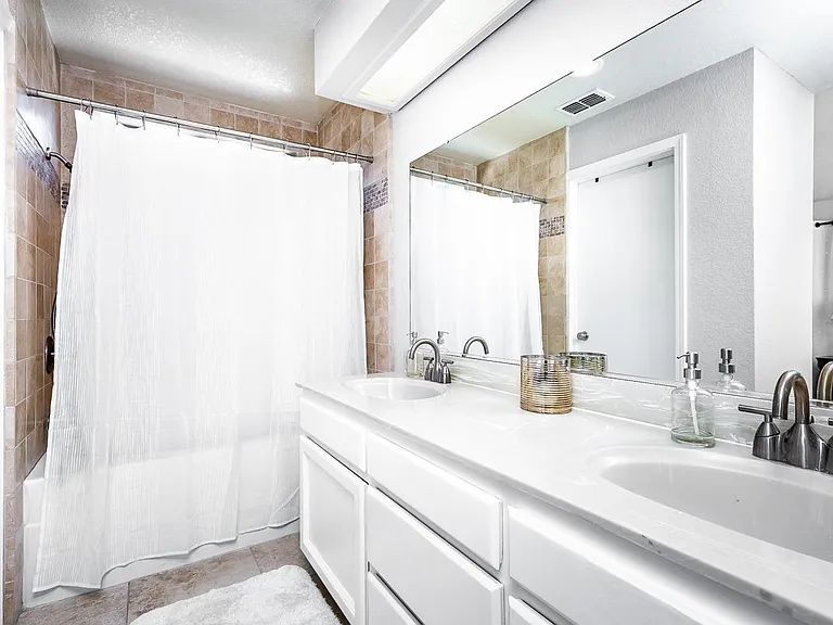 1217 Chesapeake Dr — Photo 4