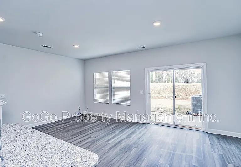 126 Telford Dr #1 — Photo 5