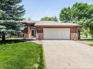 205 Oxbow Cir, Oxbow, ND 58047