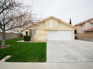 2501 E Newgrove St, Lancaster, CA 93535