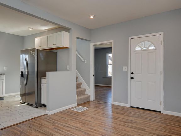 4th image of 208 Clarendon Ave