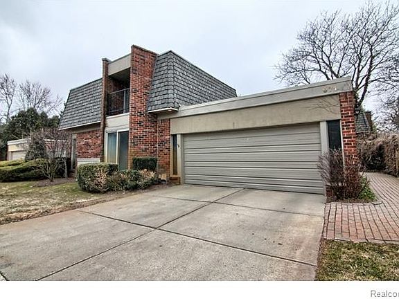 3rd image of 971 Stratford Ln #1