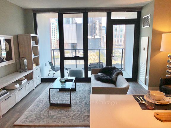 2nd image of 647 N Wells St #13