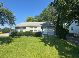 60 Chateau Dr, Florissant, MO 63031