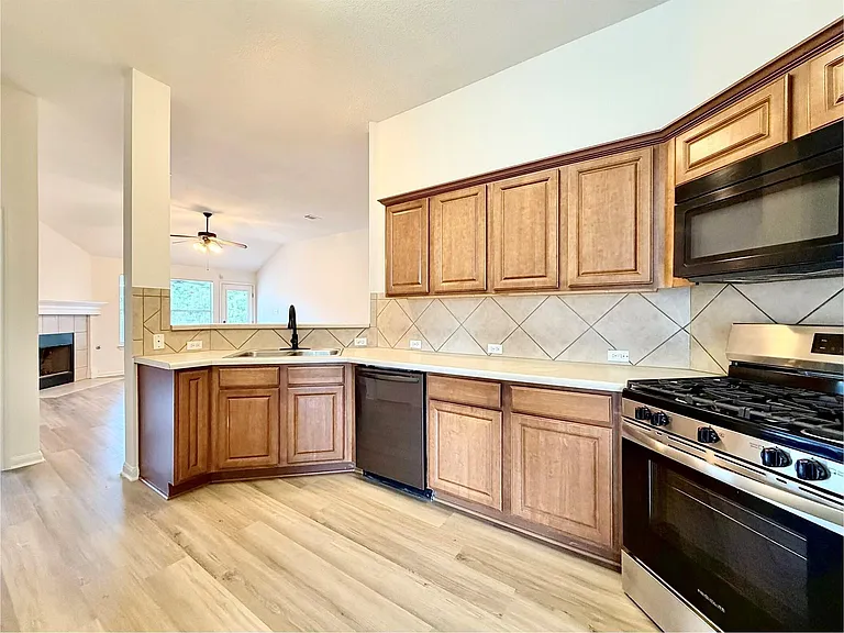 939 Dark Horse Ln — Photo 10