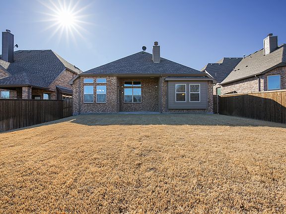 5th image of 241 Bentley Dr