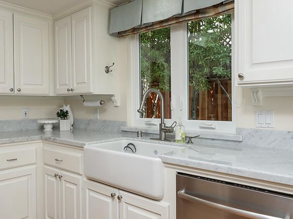 4th image of 626 Partridge Ave