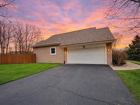 3rd image of 3833 Pepper Dr