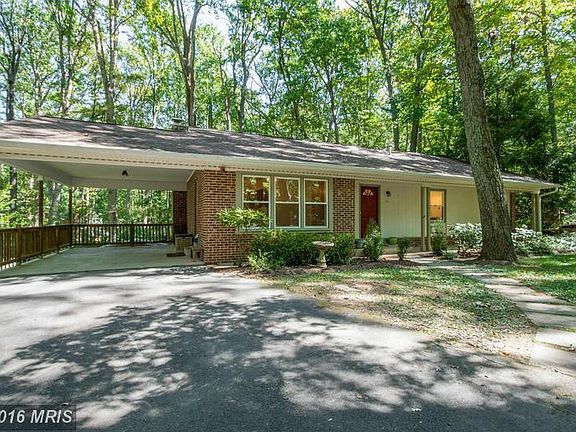 Carport with side entrance