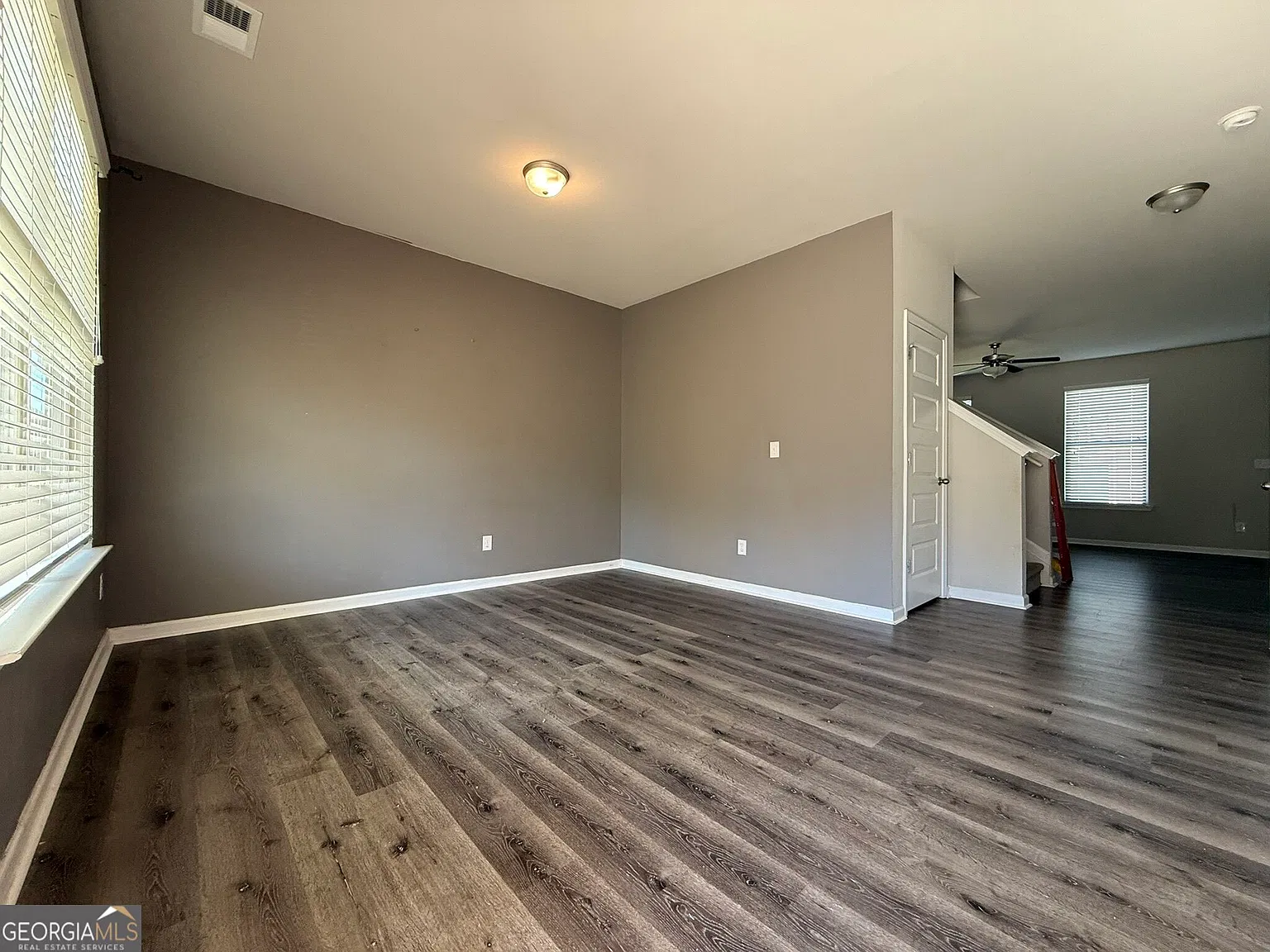 4 bed, 2.5 bath, 2269 sqft, $1,995 — Photo 4