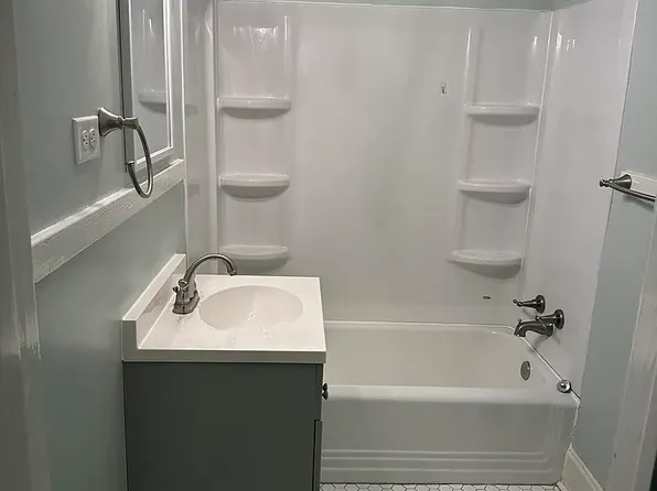 208 Greenwood Ave APT B, Hartsville, SC 29550