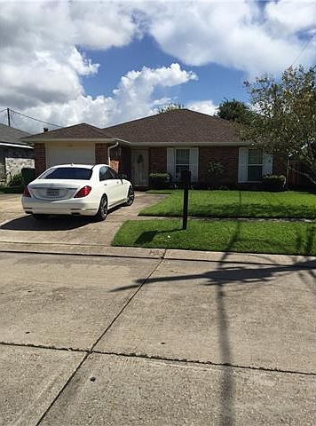 1st image of 704 Fairway Dr